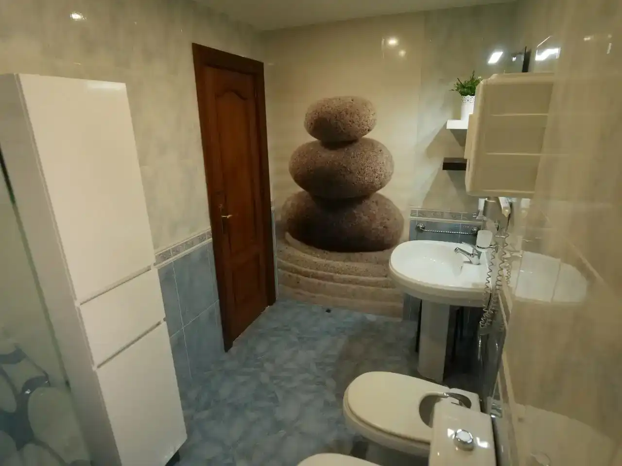 Badezimmer von Wohnung zur Miete in  Granada Capital mit Klimaanlage und Balkon