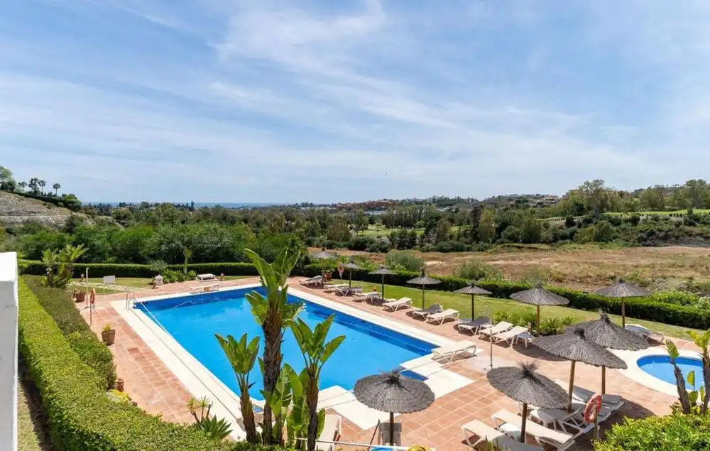 Jardí de Apartament de lloguer en Benahavís amb Aire condicionat, Terrassa i Traster