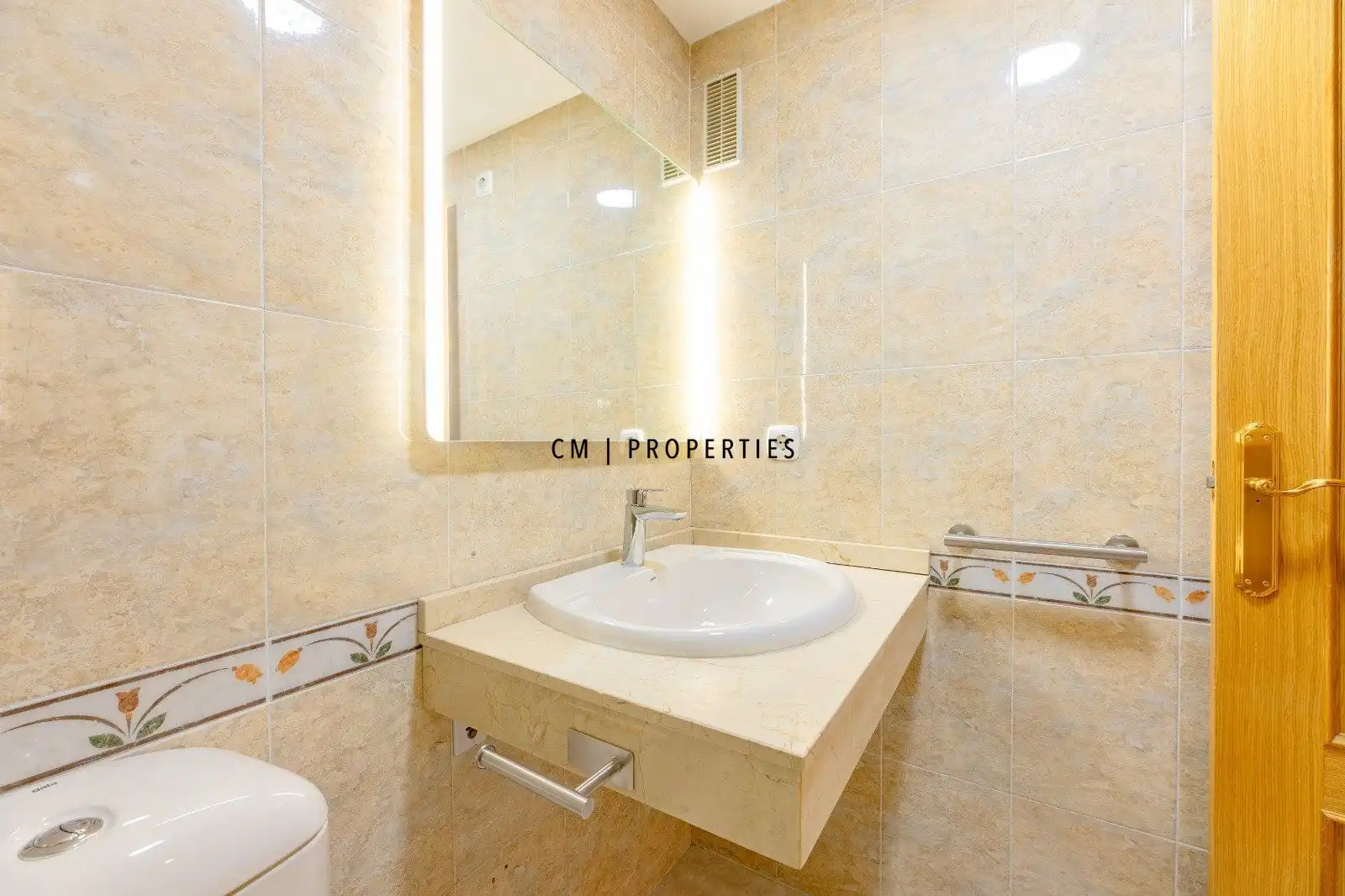 Bathroom of Flat for rent in Valencia  with Air Conditioner, Heating and Terrace