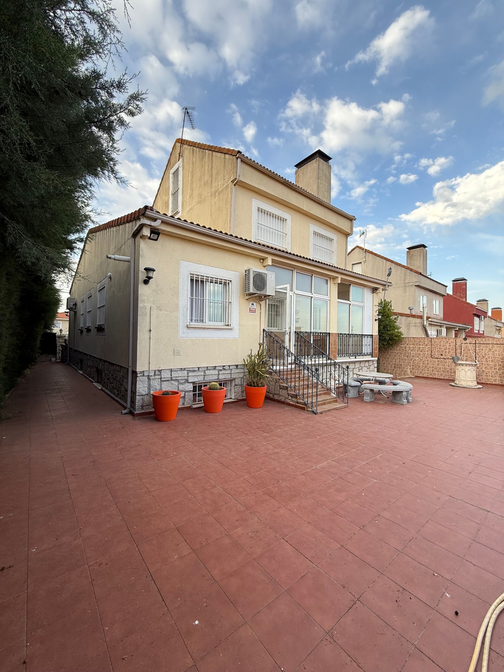 Vista exterior de Casa o xalet en venda en Las Ventas de Retamosa amb Aire condicionat, Calefacció i Traster