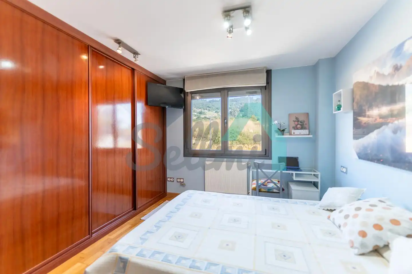 Bedroom of Flat for share in HUCA - La Cadellada