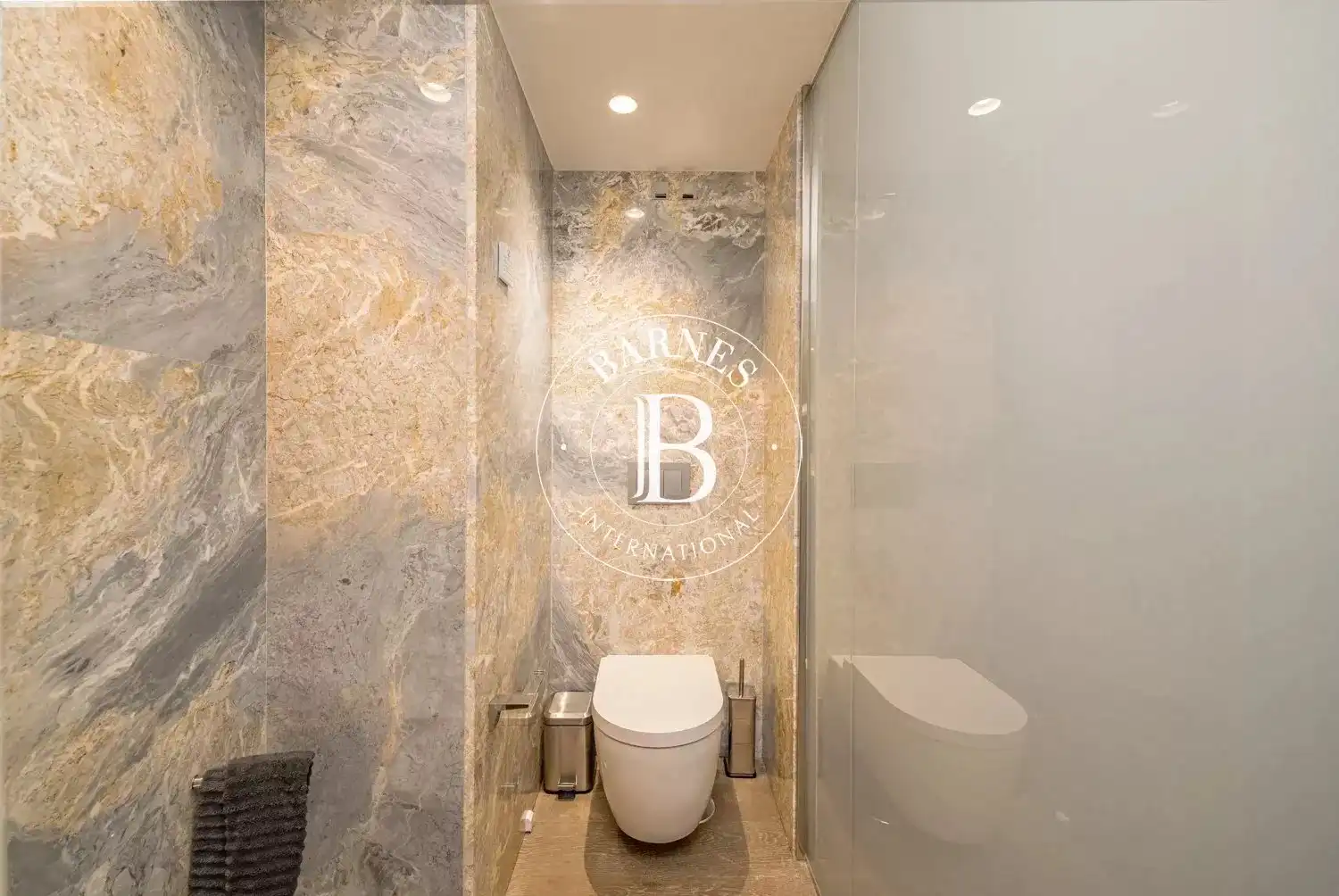 Bathroom of Flat for rent in Madrid  with Air Conditioner, Heating and Swimming Pool
