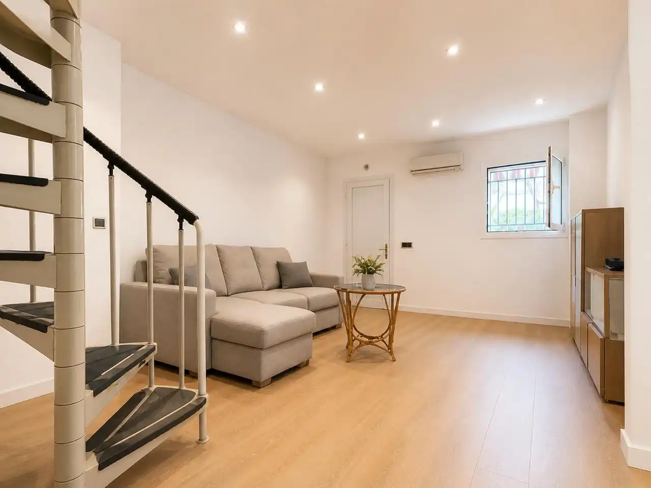 Wohnzimmer von Einfamilien-Reihenhaus zum Verkauf in Badalona mit Klimaanlage, Heizung und Terrasse