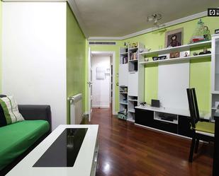 Sala d'estar de Apartament per a compartir en  Madrid Capital amb Aire condicionat i Terrassa