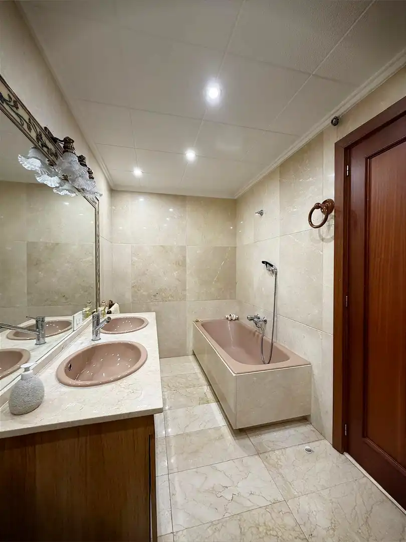 Baño de Piso en venta en Ausias March