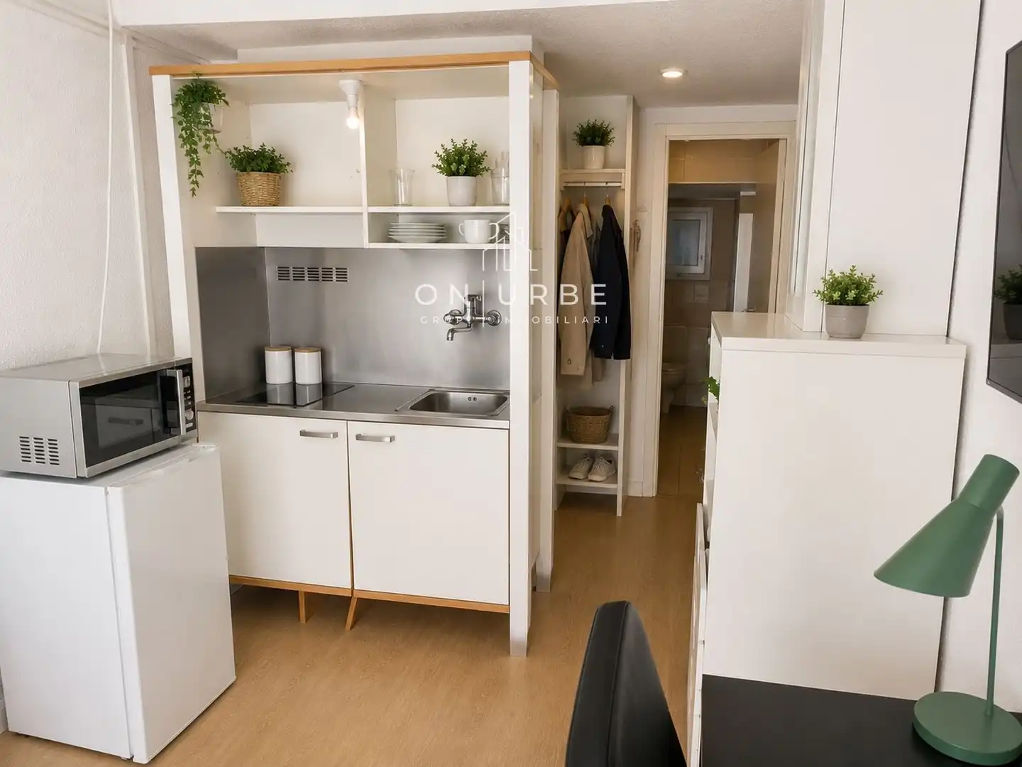 Cuina de Local en venda en Barcelona amb Aire condicionat, Parquet i Moblat