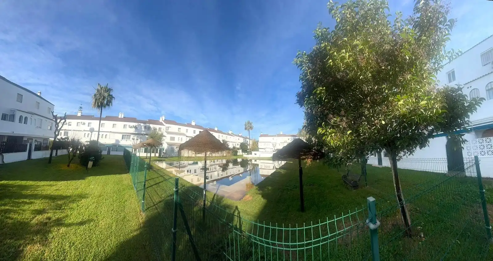 Vista exterior de Casa adosada en venta en El Portil con Jardín privado, Terraza y Amueblado