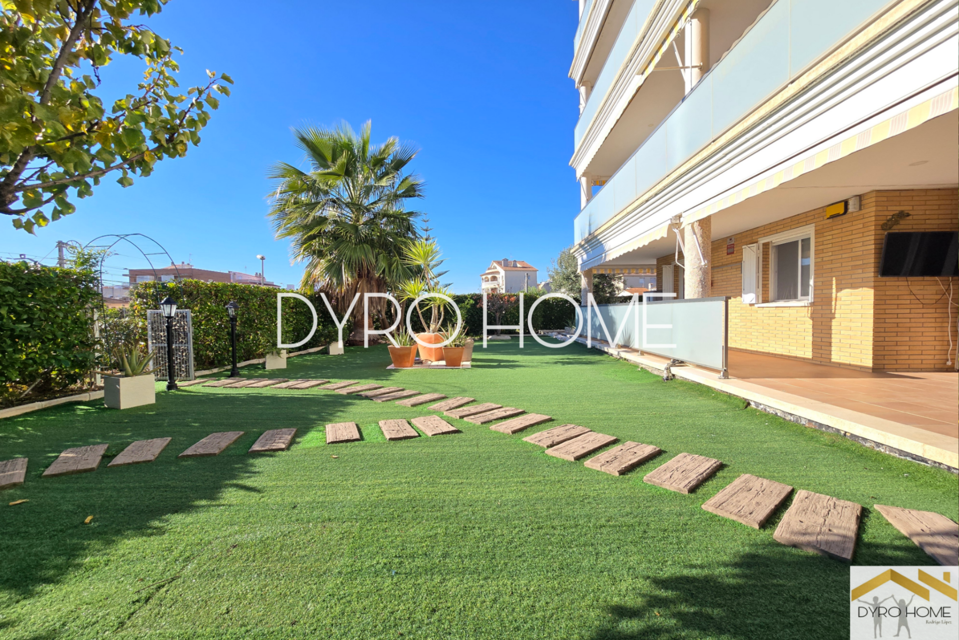 Vista exterior de Piso en venta en Cunit con Calefacción, Jardín privado y Terraza