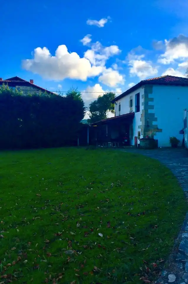 Vista exterior de Casa o xalet en venda en Reocín amb Calefacció, Parquet i Terrassa