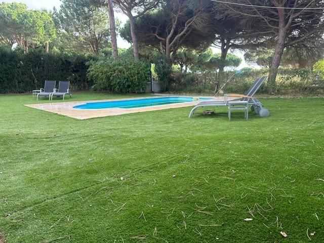 Piscina de Casa o xalet en venda en Chiclana de la Frontera amb Aire condicionat, Jardí privat i Traster