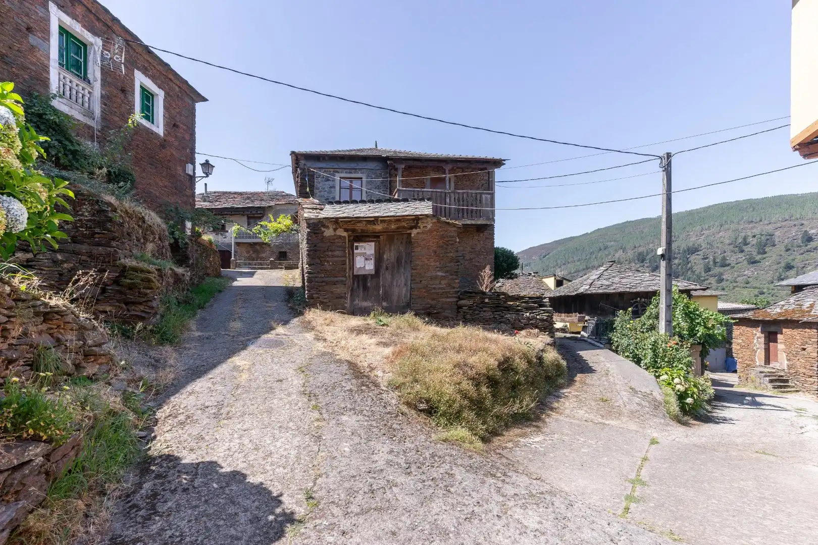 Vista exterior de Casa o xalet en venda en Allande amb Jardí privat i Balcó