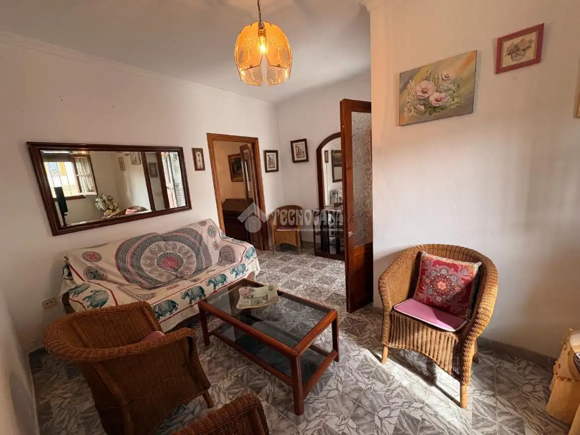 Sala de estar de Casa adosada en venta en Ardales con Amueblado y Balcón