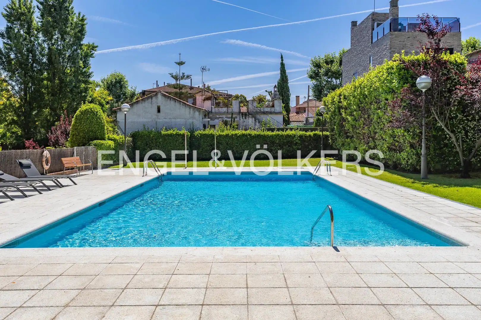 Swimming pool of Flat for sale in Sant Cugat del Vallès  with Air Conditioner, Heating and Private garden