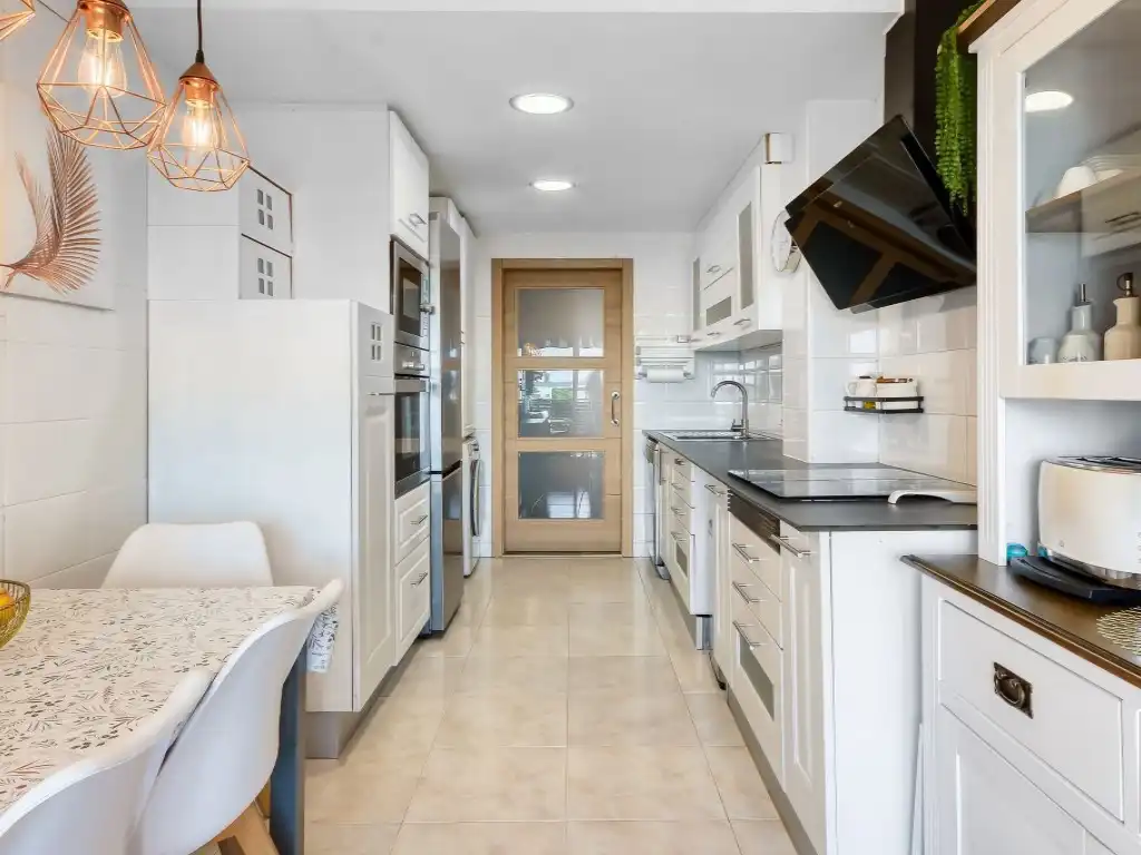 Kitchen of Flat for sale in Figueres  with Air Conditioner