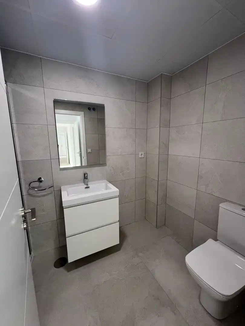 Bathroom of Flat for rent in Dos Hermanas  with Air Conditioner, Heating and Private garden