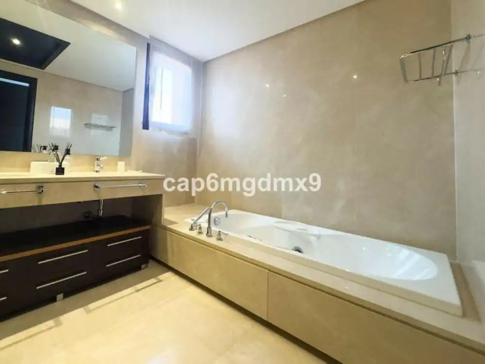 Bathroom of Attic for rent in Marbella  with Air Conditioner, Terrace and Storage room