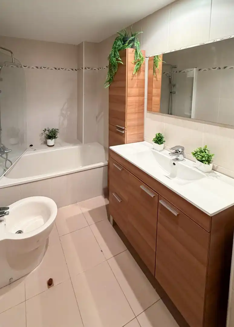 Bathroom of Attic for sale in Oviedo   with Heating, Parquet flooring and Storage room