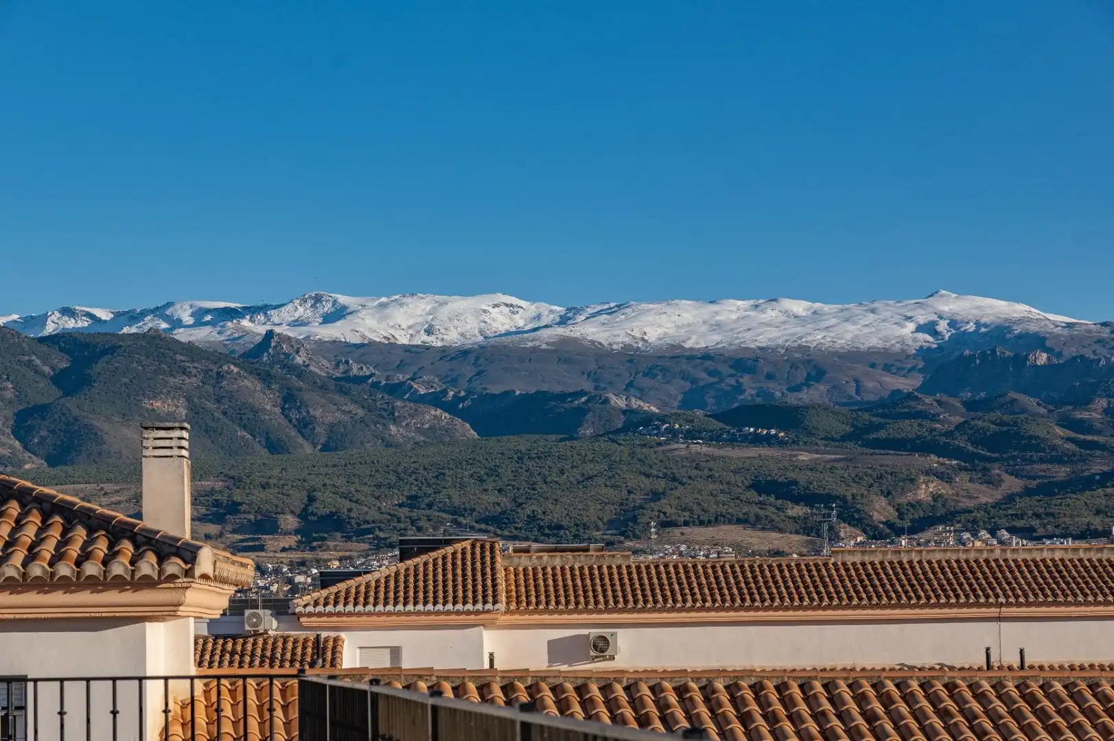 Vista exterior de Àtic en venda en Armilla amb Aire condicionat, Terrassa i Traster