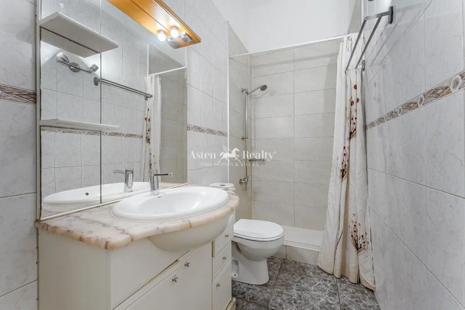 Baño de Piso en venta en Arona con Amueblado