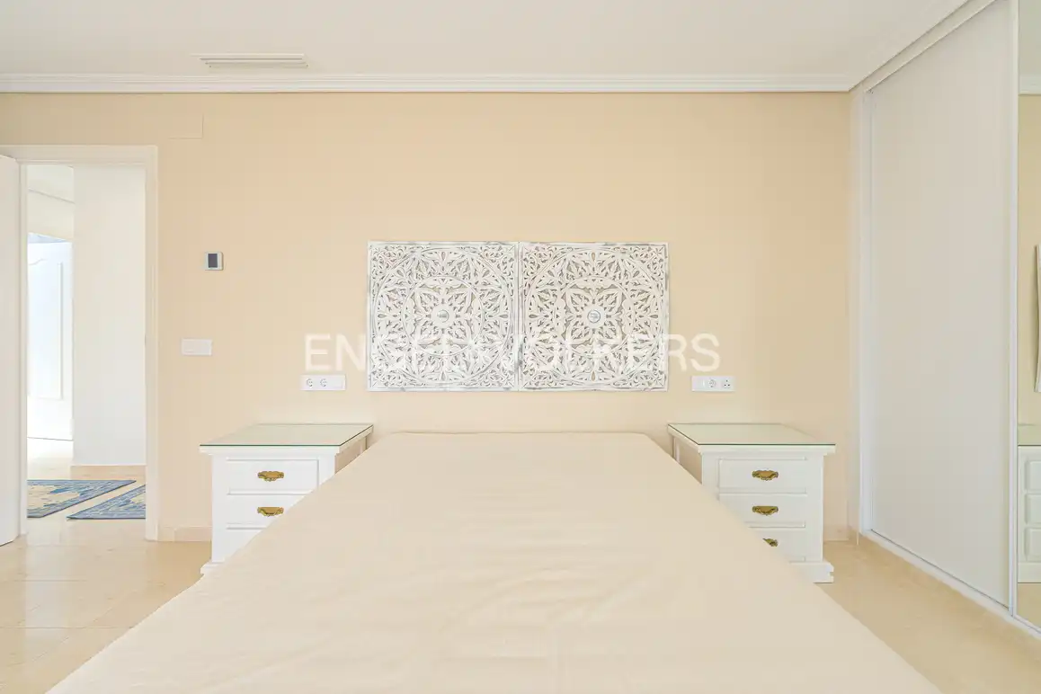 Schlafzimmer von Dachboden zum Verkauf in Benidorm mit Klimaanlage und Terrasse