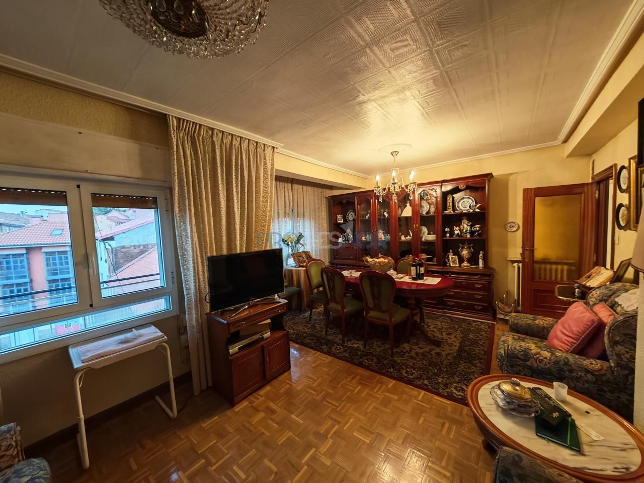 Sala d'estar de Pis en venda en León Capital  amb Calefacció i Moblat