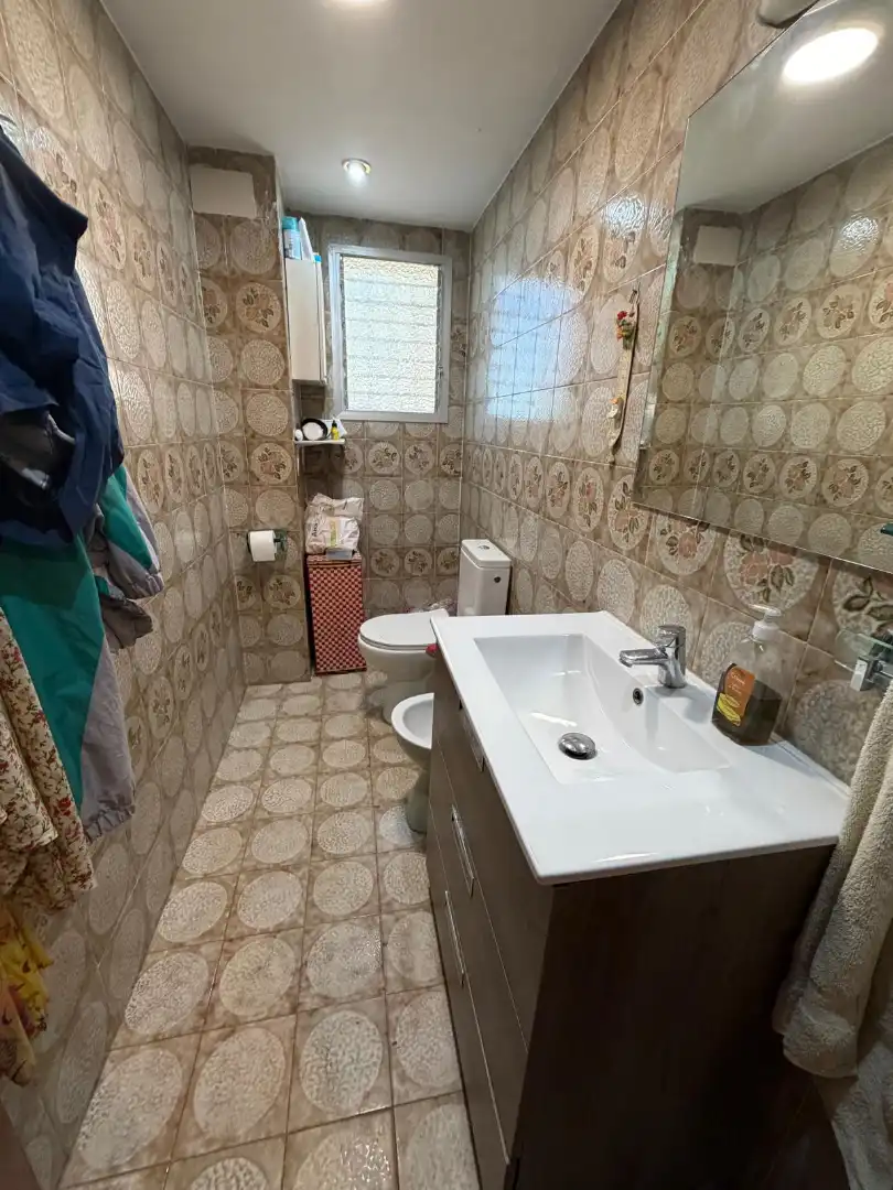 Badezimmer von Einfamilien-Reihenhaus zum Verkauf in Olocau mit Privatgarten, Terrasse und Schwimmbad