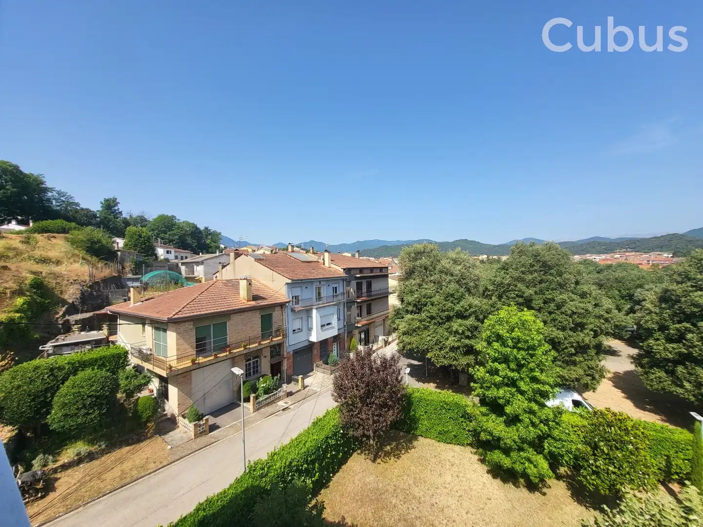 Vista exterior de Casa o xalet en venda en Olot amb Calefacció, Terrassa i Balcó