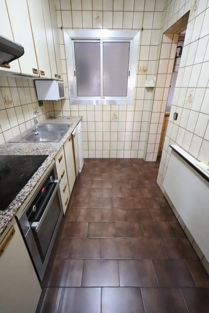 Küche von Wohnung zum Verkauf in Barcelona mit Heizung, Balkon und Haustechnik