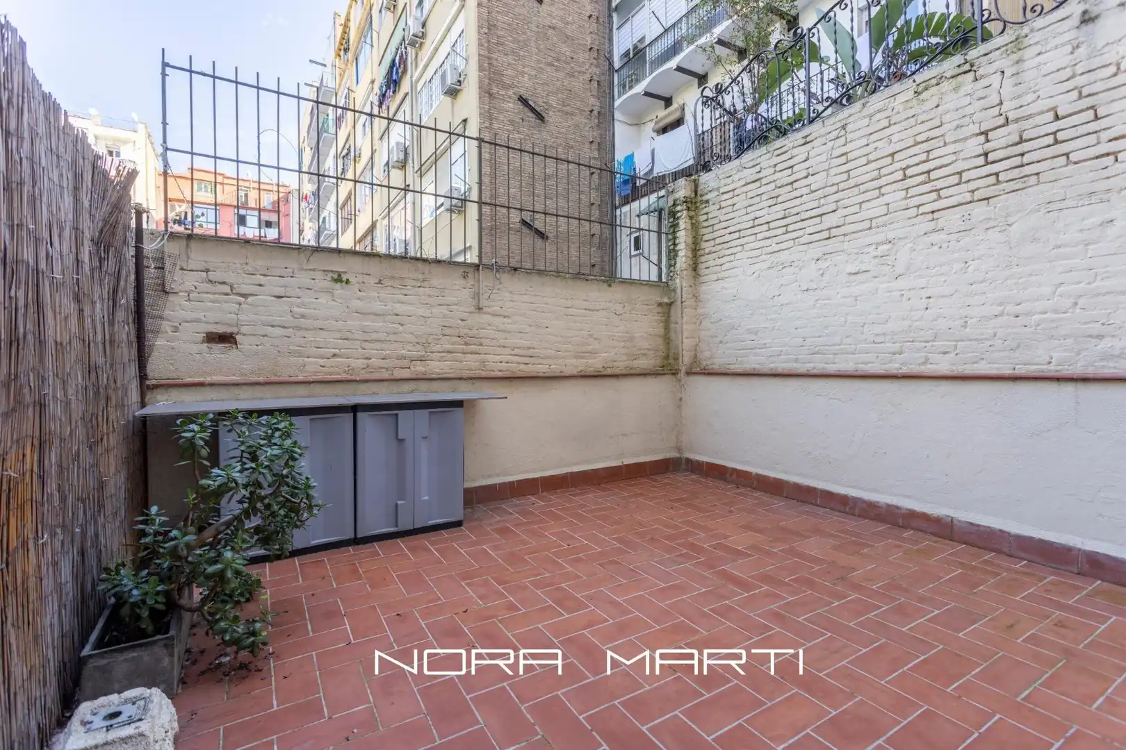 Terraza de Planta baja en venta en Eixample