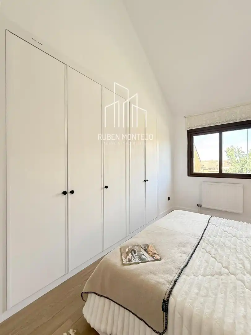 Habitación de Dúplex en venta en Villamayor con Calefacción, Terraza y Balcón