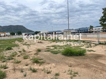 Terreno industrial en venta en Xàtiva
