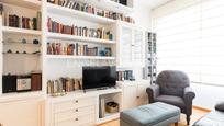Living room of Apartment for sale in  Barcelona Capital  with Air Conditioner, Heating and Parquet flooring