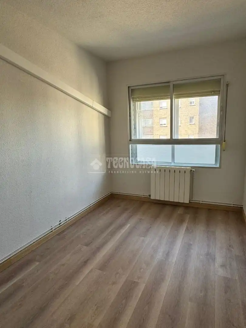 Bedroom of Flat for sale in Valdemoro  with Air Conditioner