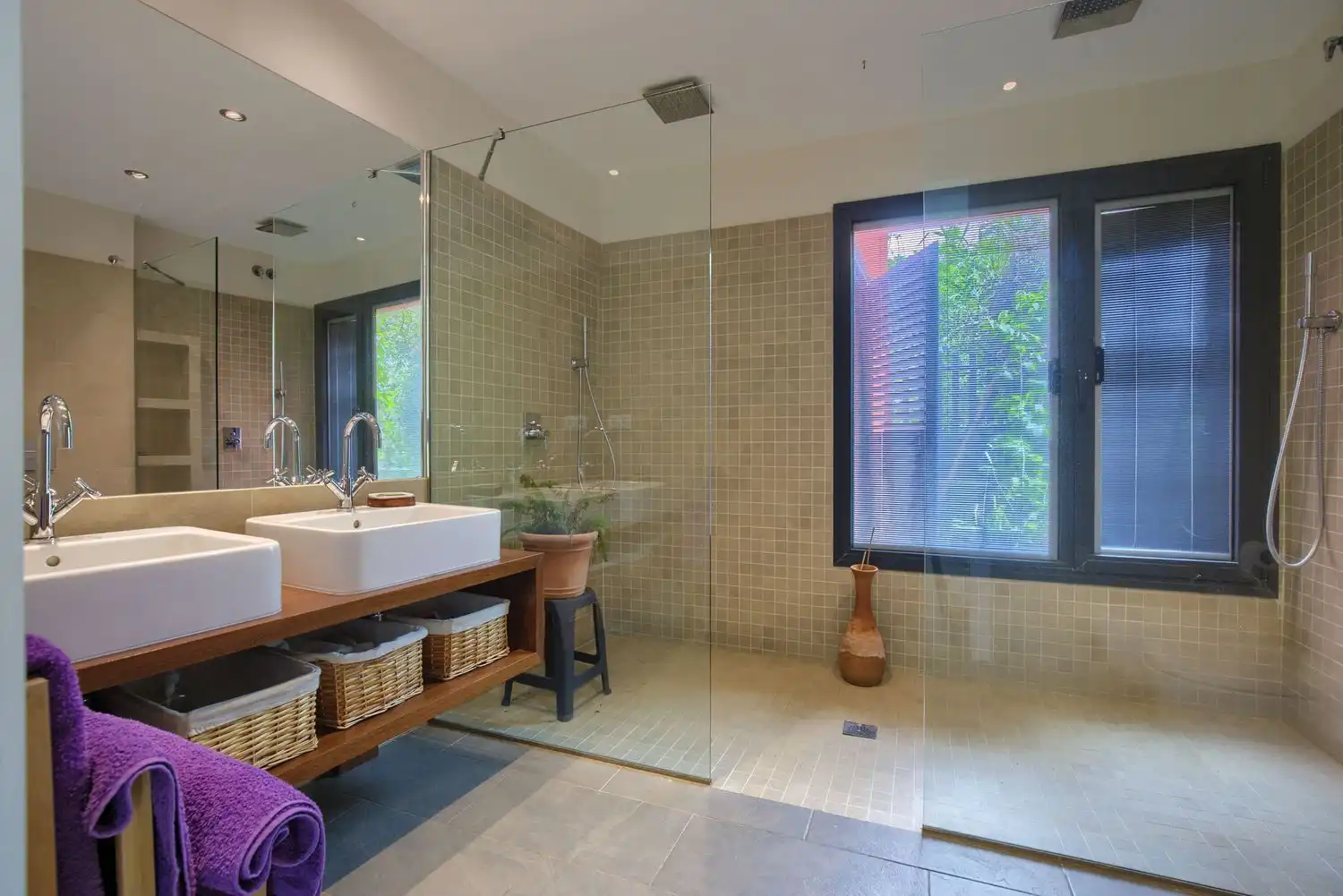 Bathroom of Country homes for sale in Jaraicejo  with Storage room and Community pool