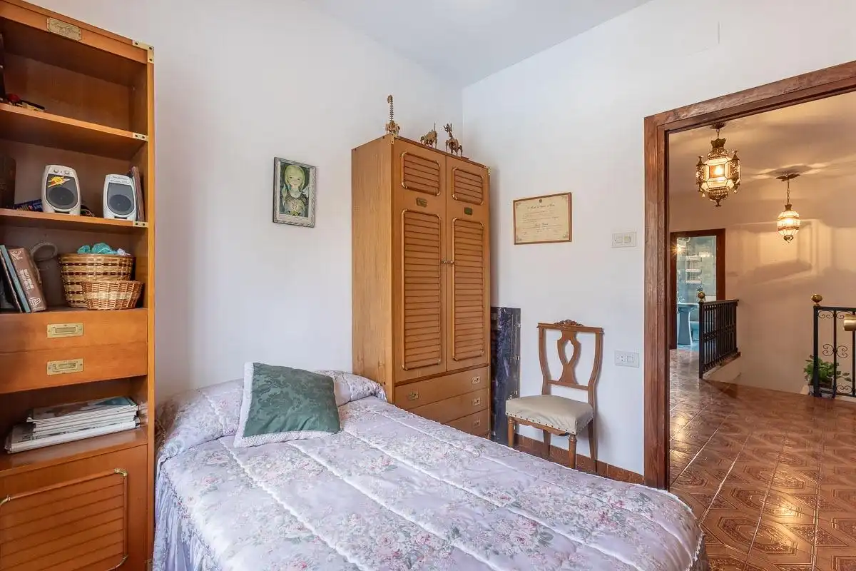 Dormitori de Casa o xalet en venda en Granada amb Jardí privat, Terrassa i Piscina