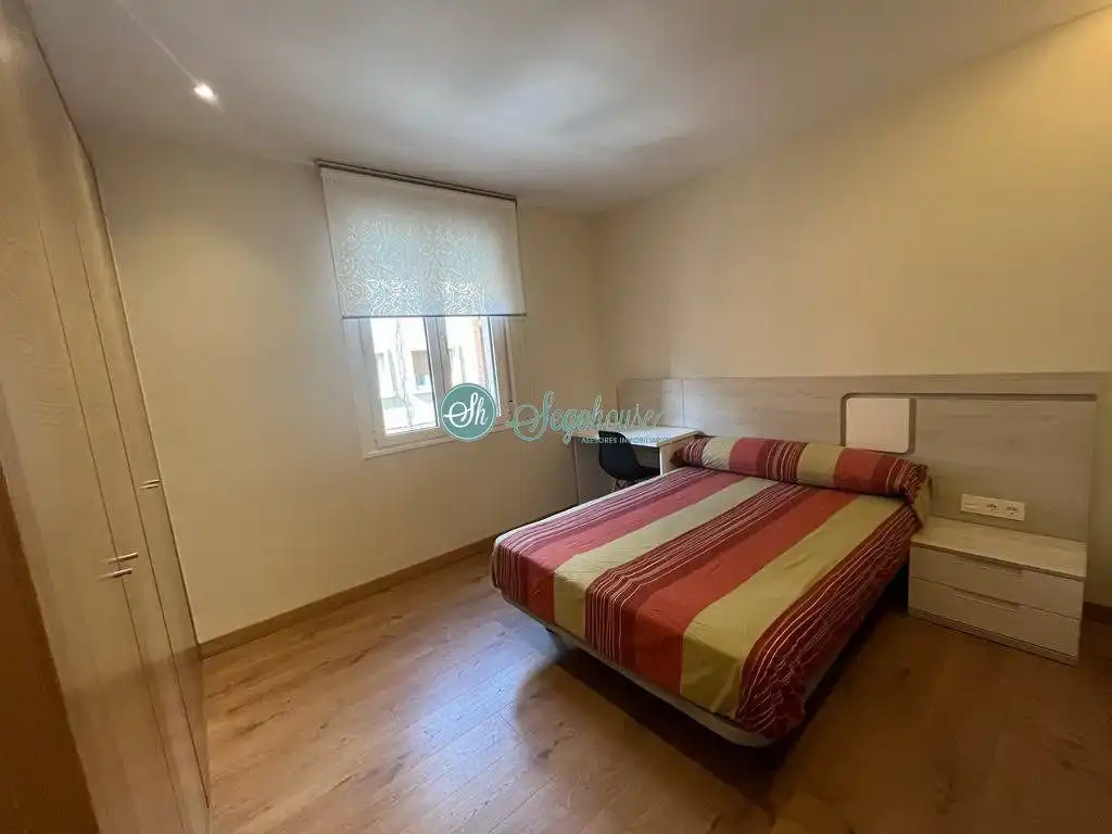 Habitación de Piso de alquiler en Segovia con Calefacción, Terraza y Amueblado