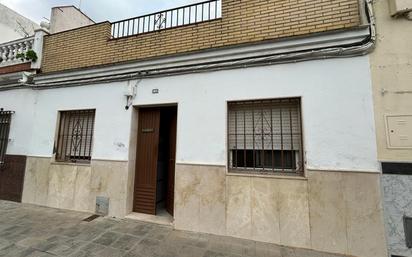 Vista exterior de Casa o xalet en venda en Utrera amb Traster