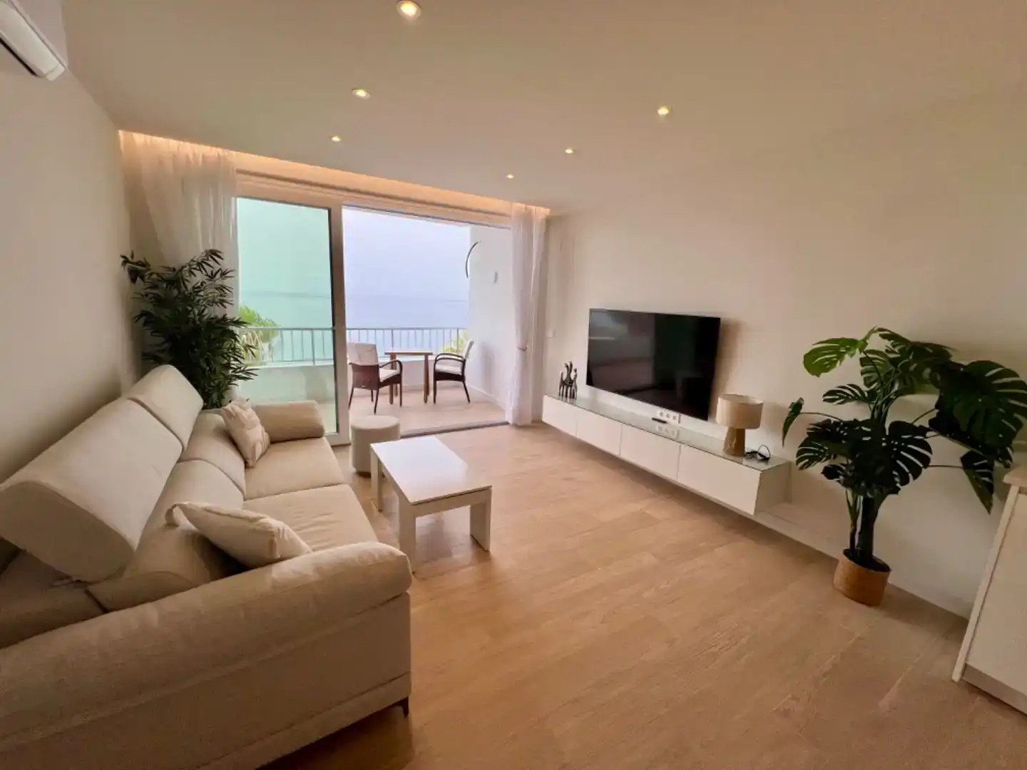 Living room of Flat for rent in Almuñécar  with Air Conditioner and Furnished