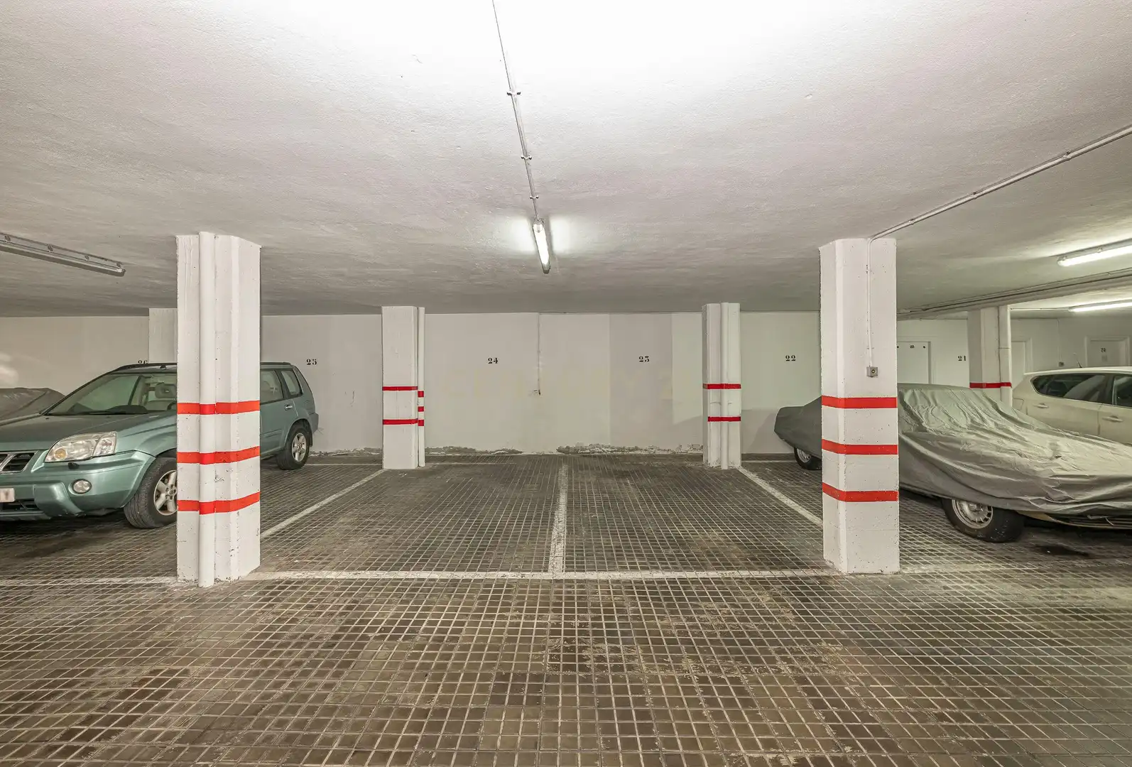 Parking de Apartamento en venta en Marbella con Aire acondicionado, Trastero y Piscina