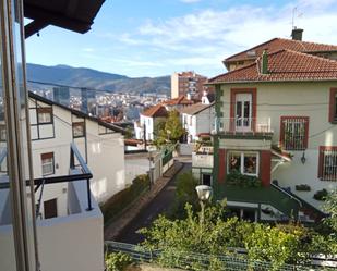 Vista exterior de Pis en venda en Bilbao  amb Calefacció