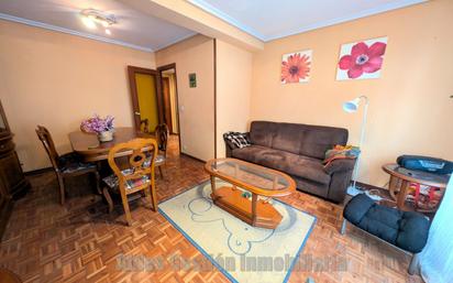 Living room of Flat for sale in Oviedo   with Heating, Parquet flooring and Storage room