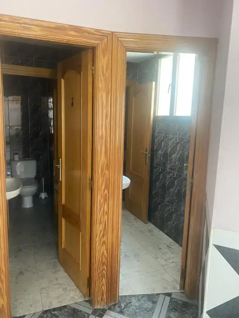 Baño de Local en venta en Madrigal de las Altas Torres con Aire acondicionado
