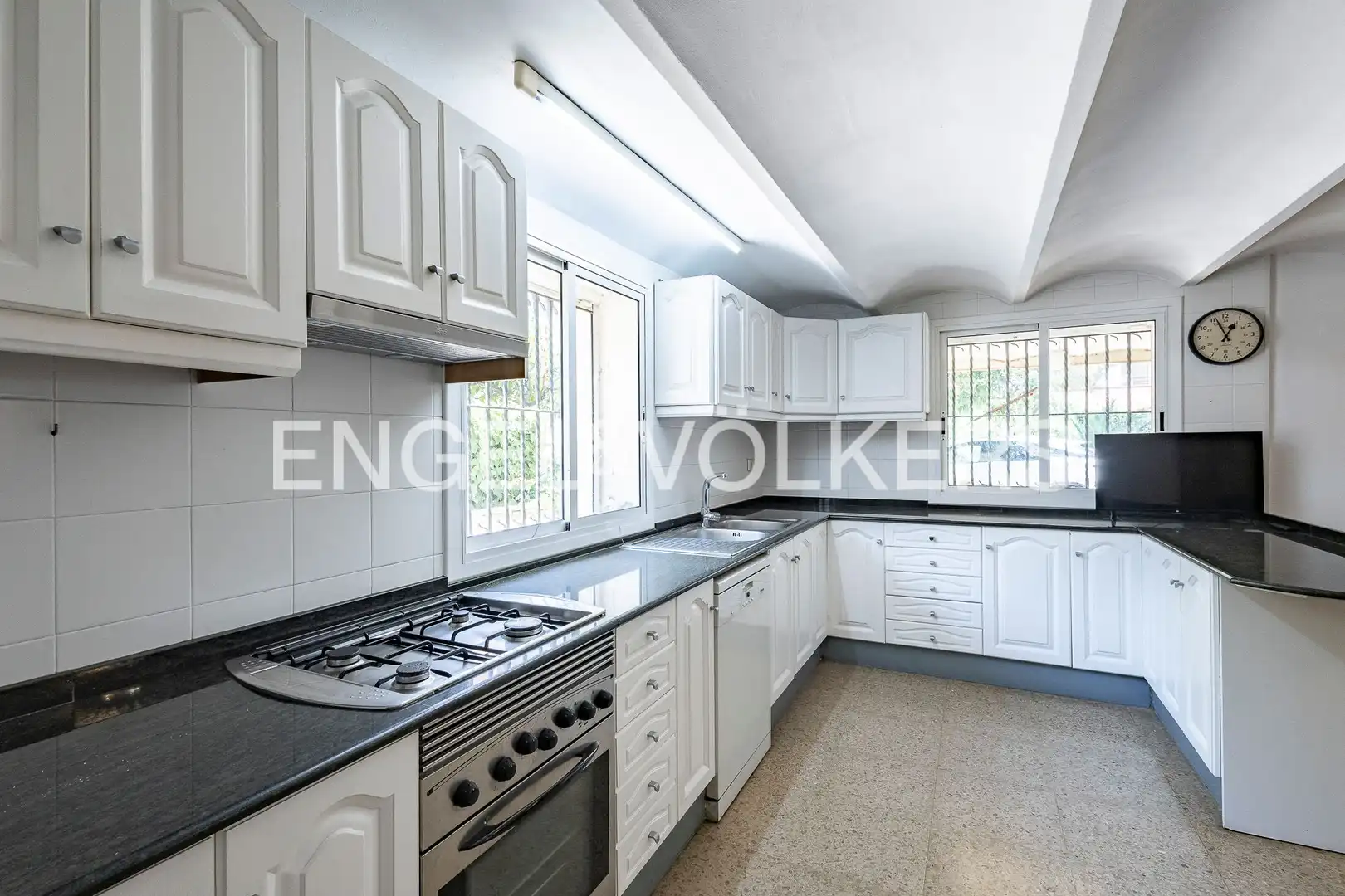 Cocina de Casa o chalet en venta en Sant Boi de Llobregat con Aire acondicionado, Calefacción y Jardín privado