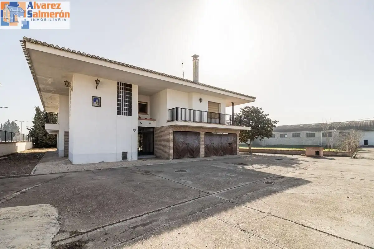 Casa rústica amb piscina en venda a Santa Fe, imagen 49