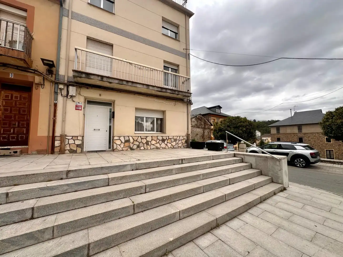 Vista exterior de Casa o xalet en venda en Toreno amb Calefacció, Terrassa i Traster