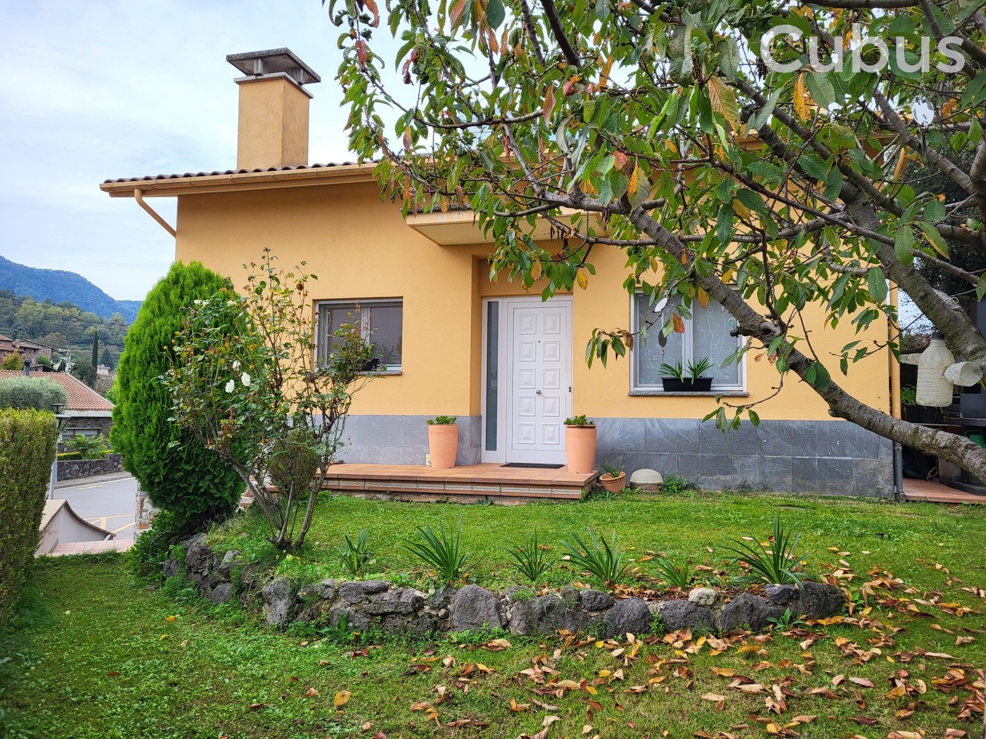 Jardí de Casa adosada en venda en Santa Pau amb Aire condicionat, Calefacció i Terrassa