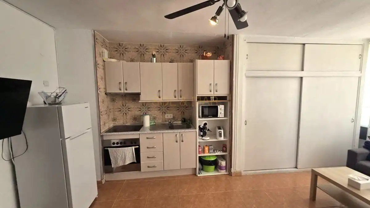 Cuina de Apartament en venda en Torremolinos amb Aire condicionat, Calefacció i Moblat