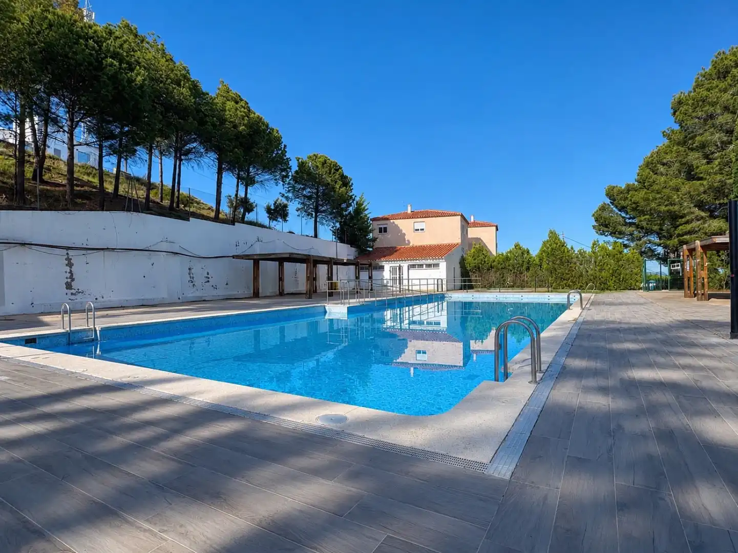 Piscina de Casa o xalet en venda en Toràs amb Balcó