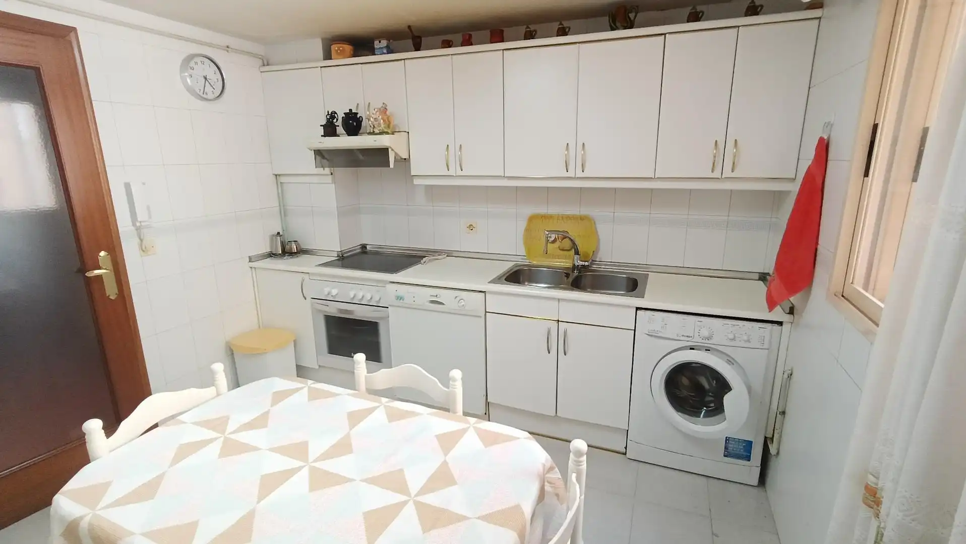 Cocina de Piso en venta en Burgos con Calefacción, Terraza y Trastero