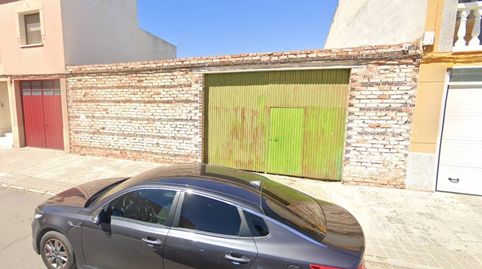 Buen solar justo enfrente del nuevo centro de salud.